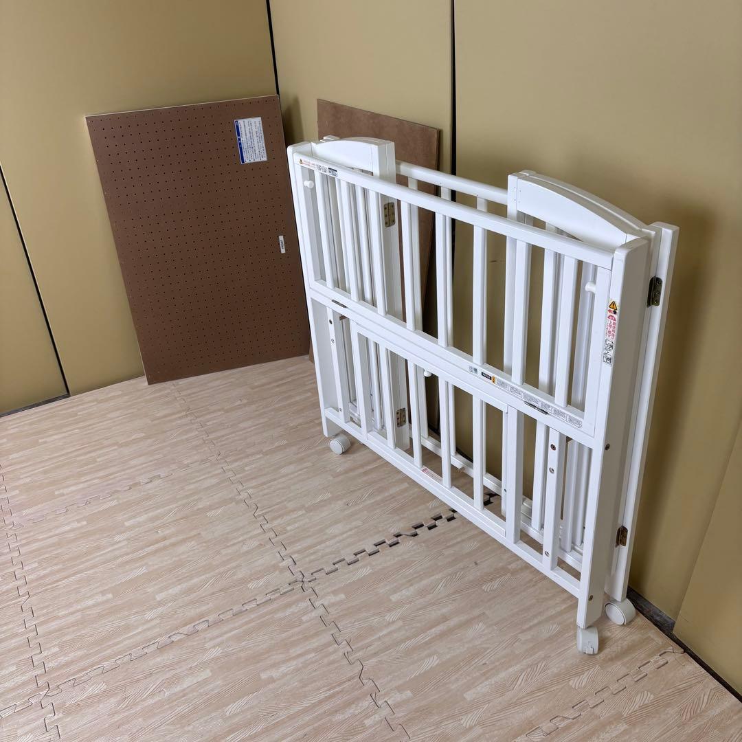 ☆除菌清掃済☆　☆綺麗☆　カトージ　ミニベッド　折りたたみ　ホワイト　扉開閉式
