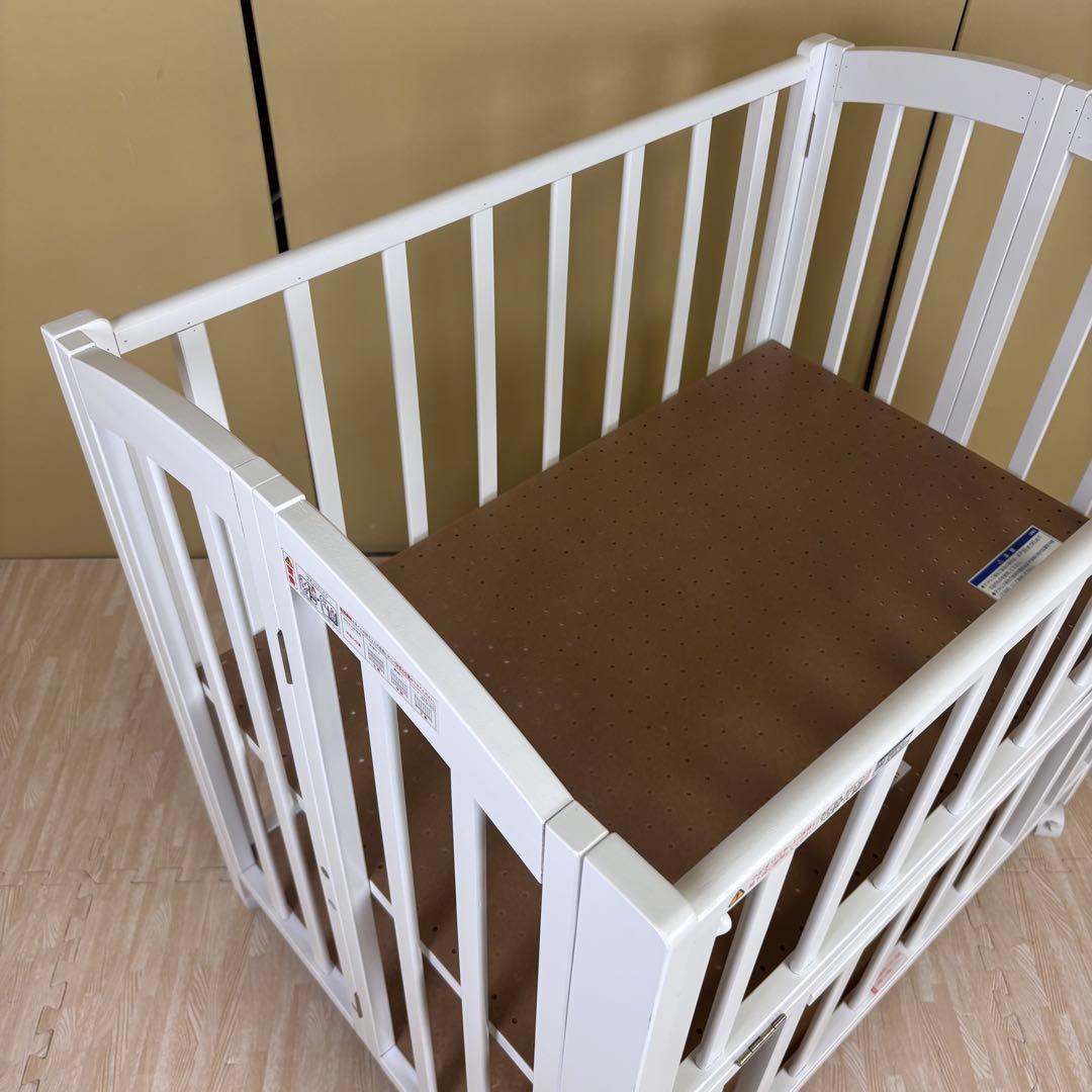 ☆除菌清掃済☆　☆綺麗☆　カトージ　ミニベッド　折りたたみ　ホワイト　扉開閉式