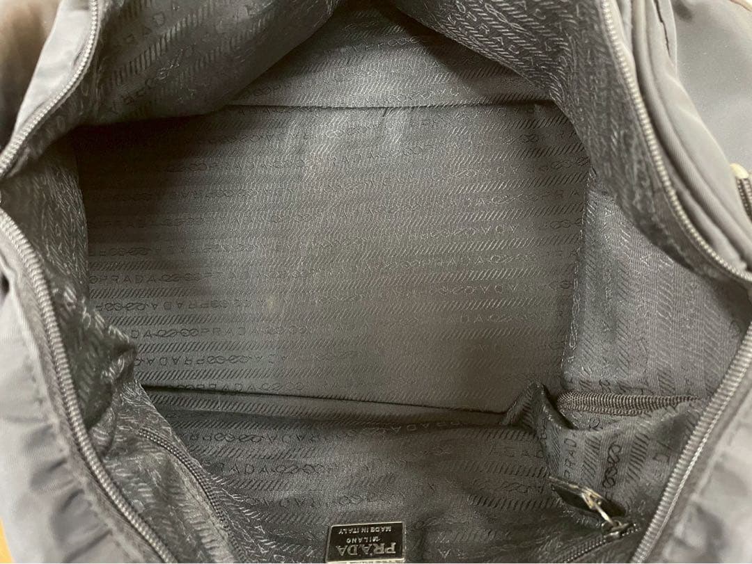 人気✨プラダ　ナイロン　ボストンバッグ　旅行用　三角プレート　ショルダー付き