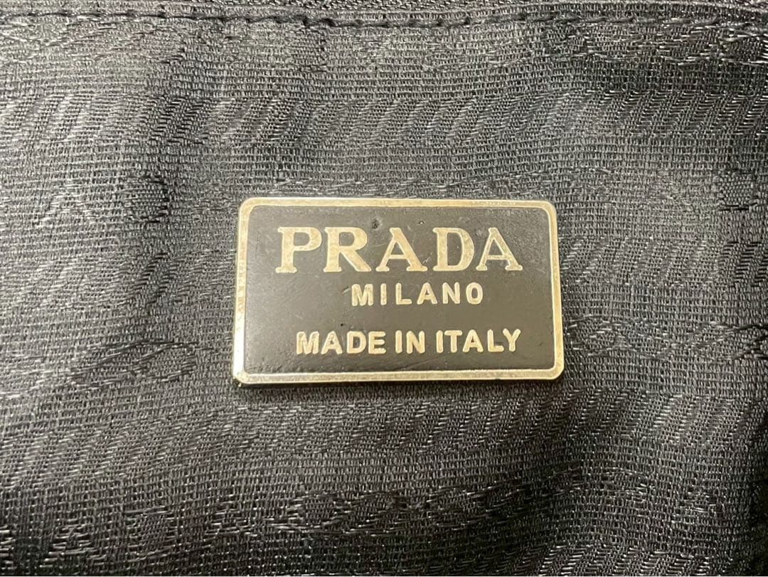 人気✨プラダ　ナイロン　ボストンバッグ　旅行用　三角プレート　ショルダー付き