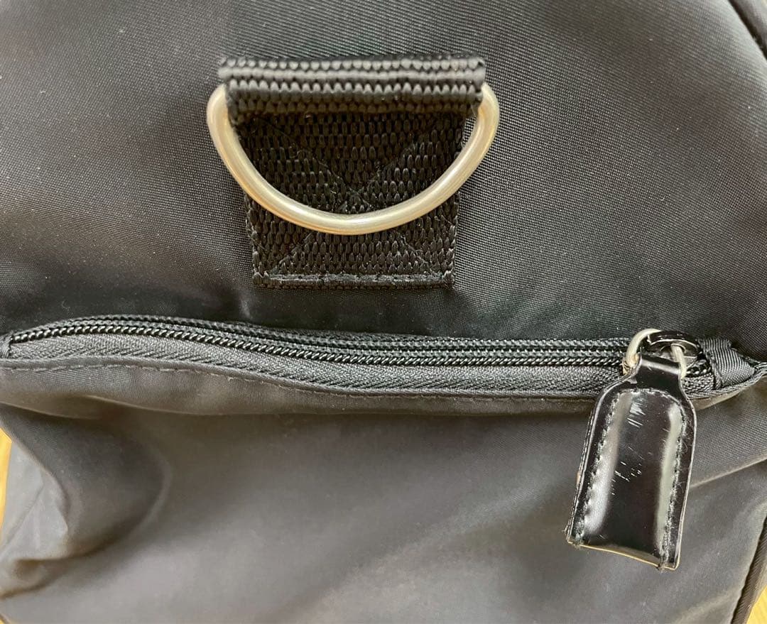 人気✨プラダ　ナイロン　ボストンバッグ　旅行用　三角プレート　ショルダー付き