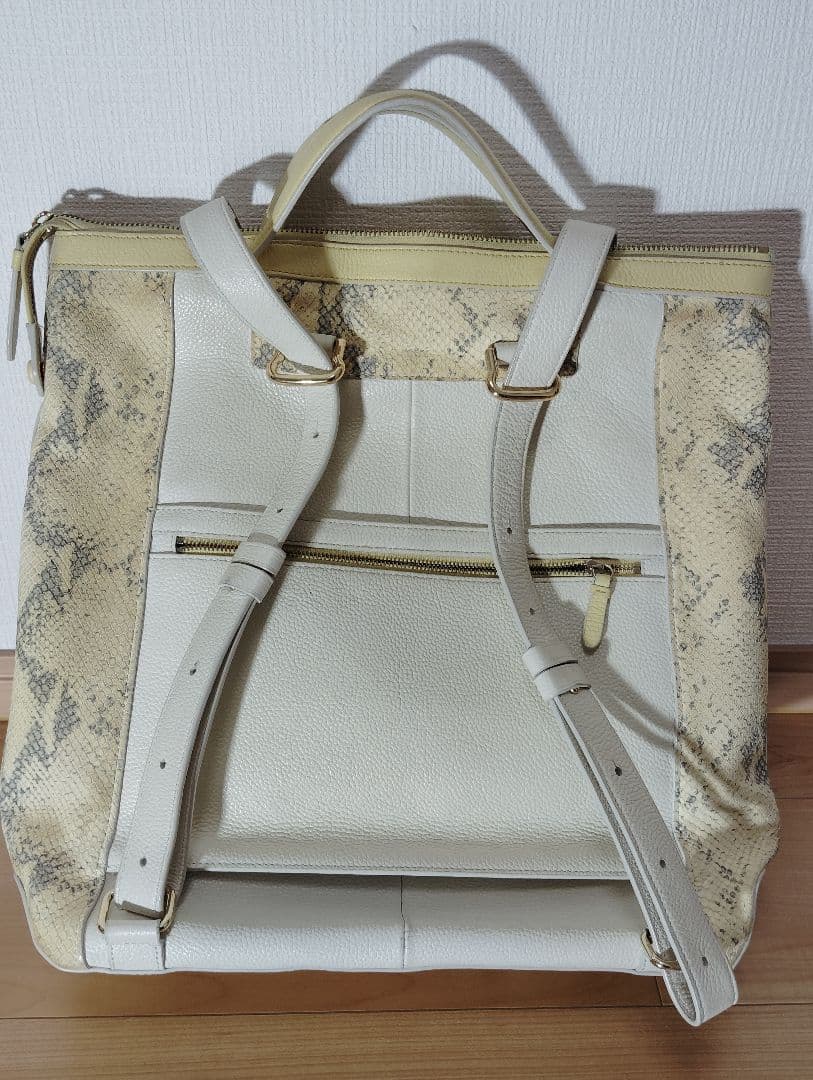 大幅値下げ！美品！コールハン パイソン柄 本革 バッグ