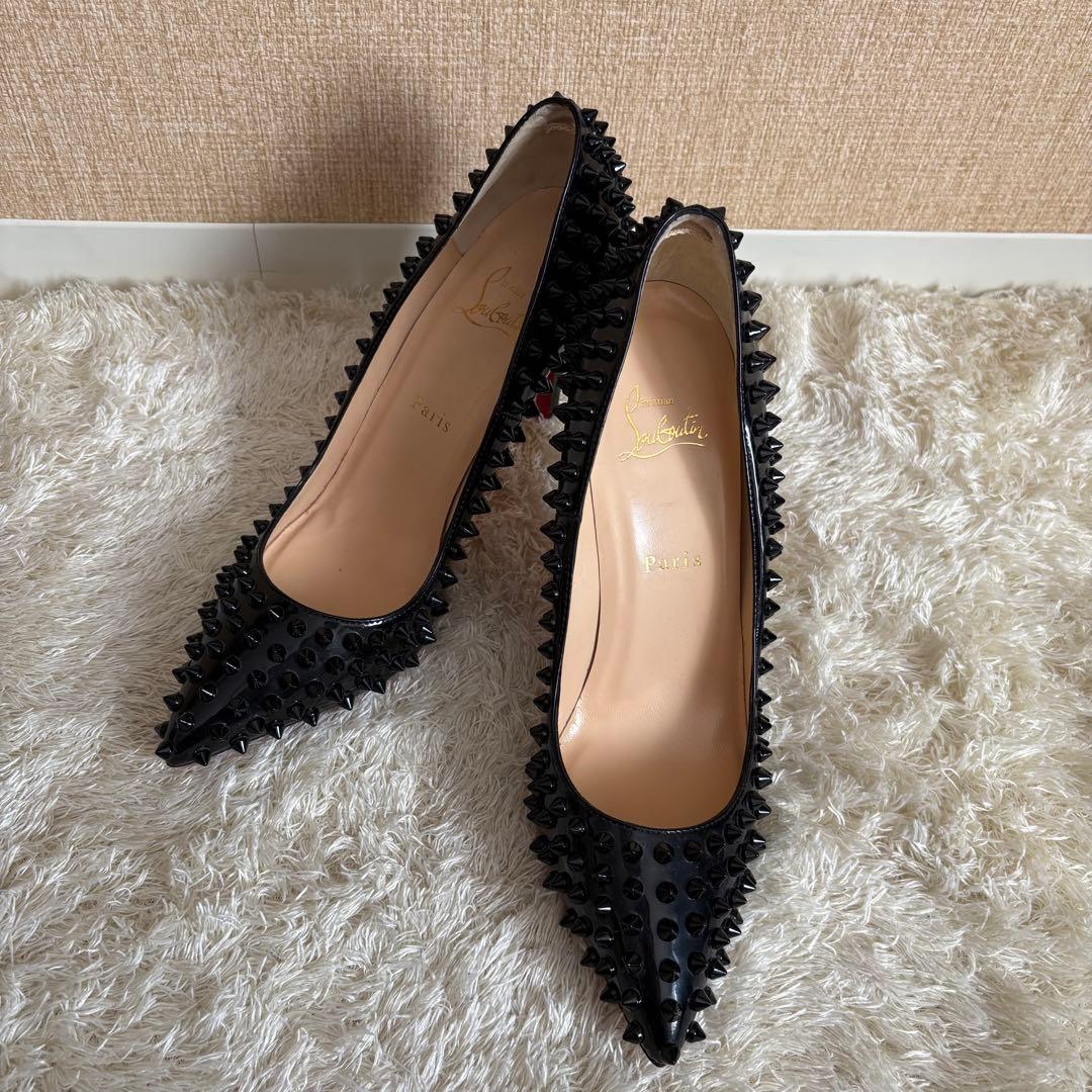 クリスチャンルブタン スタッズ ポインテッドトゥ ハイヒール エナメル 黒