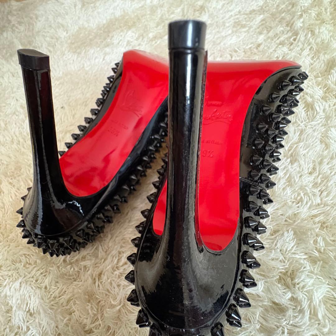 クリスチャンルブタン スタッズ ポインテッドトゥ ハイヒール エナメル 黒