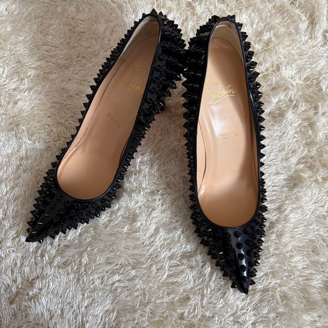 クリスチャンルブタン スタッズ ポインテッドトゥ ハイヒール エナメル 黒