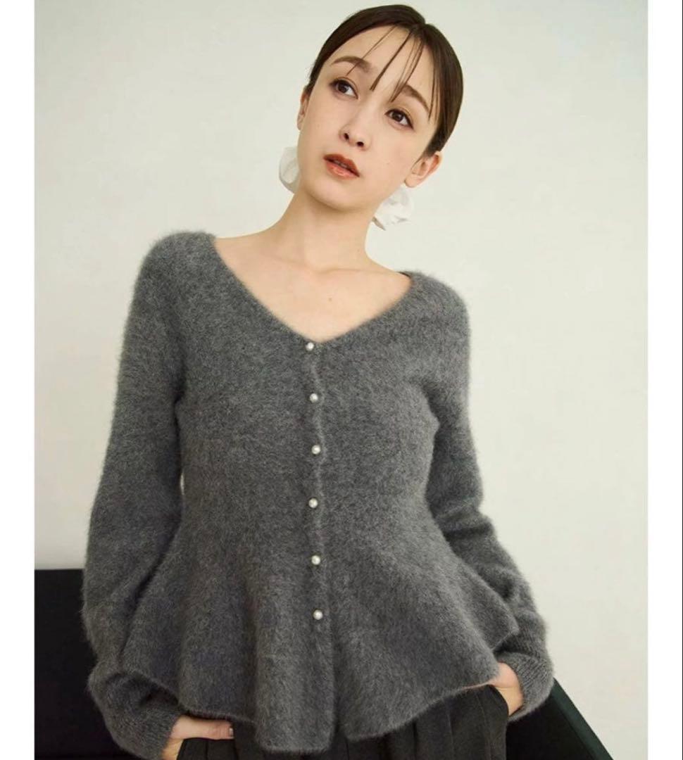 フレイアイディー　フォックスカシミアペプラムカーディガン　グレー