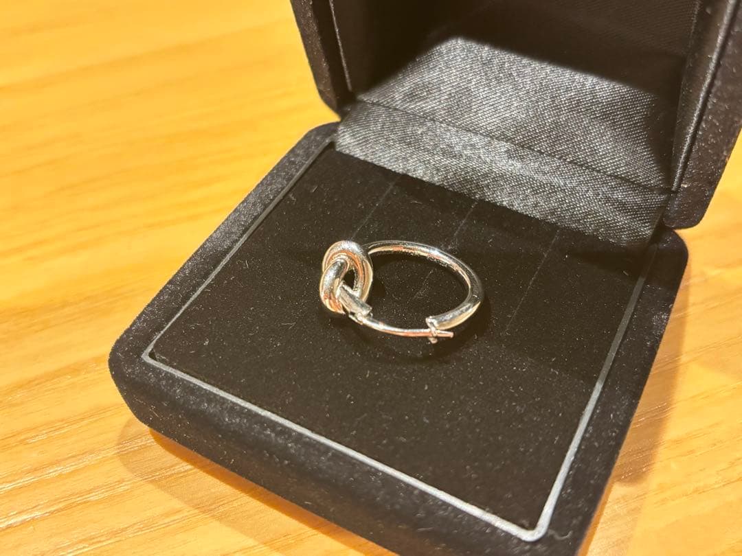 【片耳のみ】CELINE ノットフープ ピアス シルバー系 SCA1224