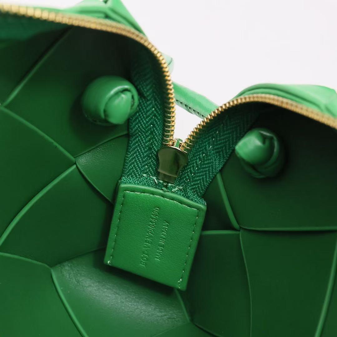 グリーン ショルダーバッグ マキシイントレチャート カセット 斜め掛け