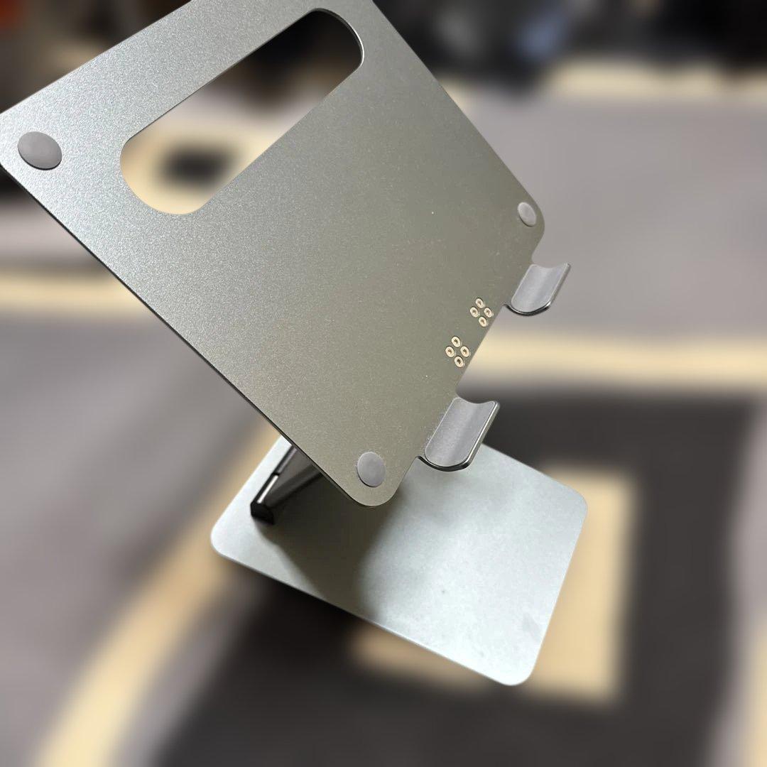 パソコンスタンド（17インチまで対応）