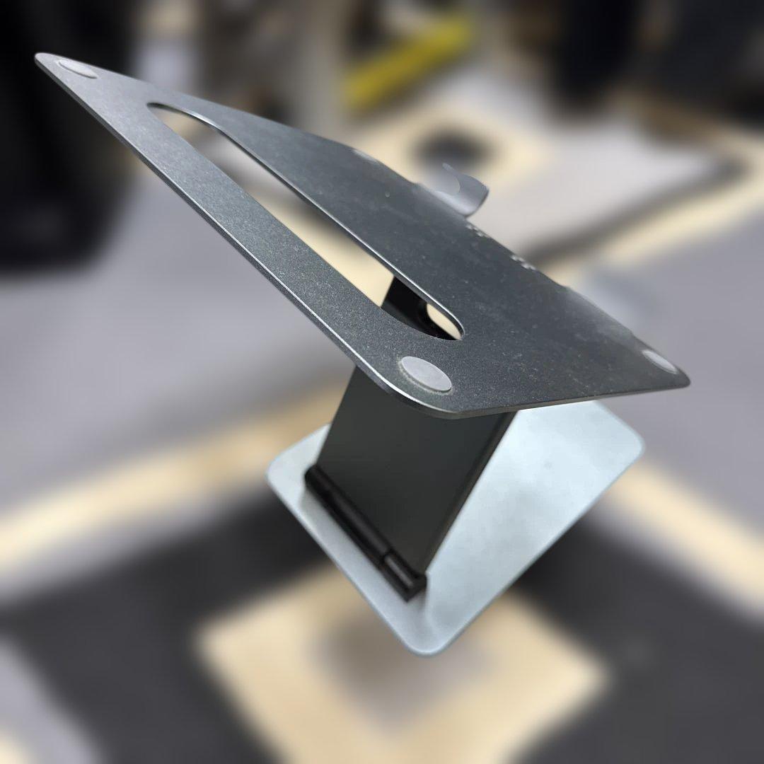 パソコンスタンド（17インチまで対応）