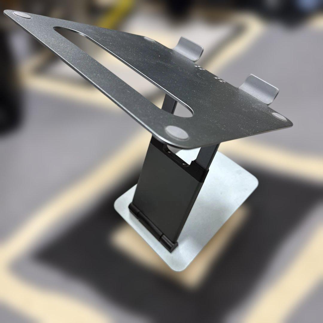 パソコンスタンド（17インチまで対応）