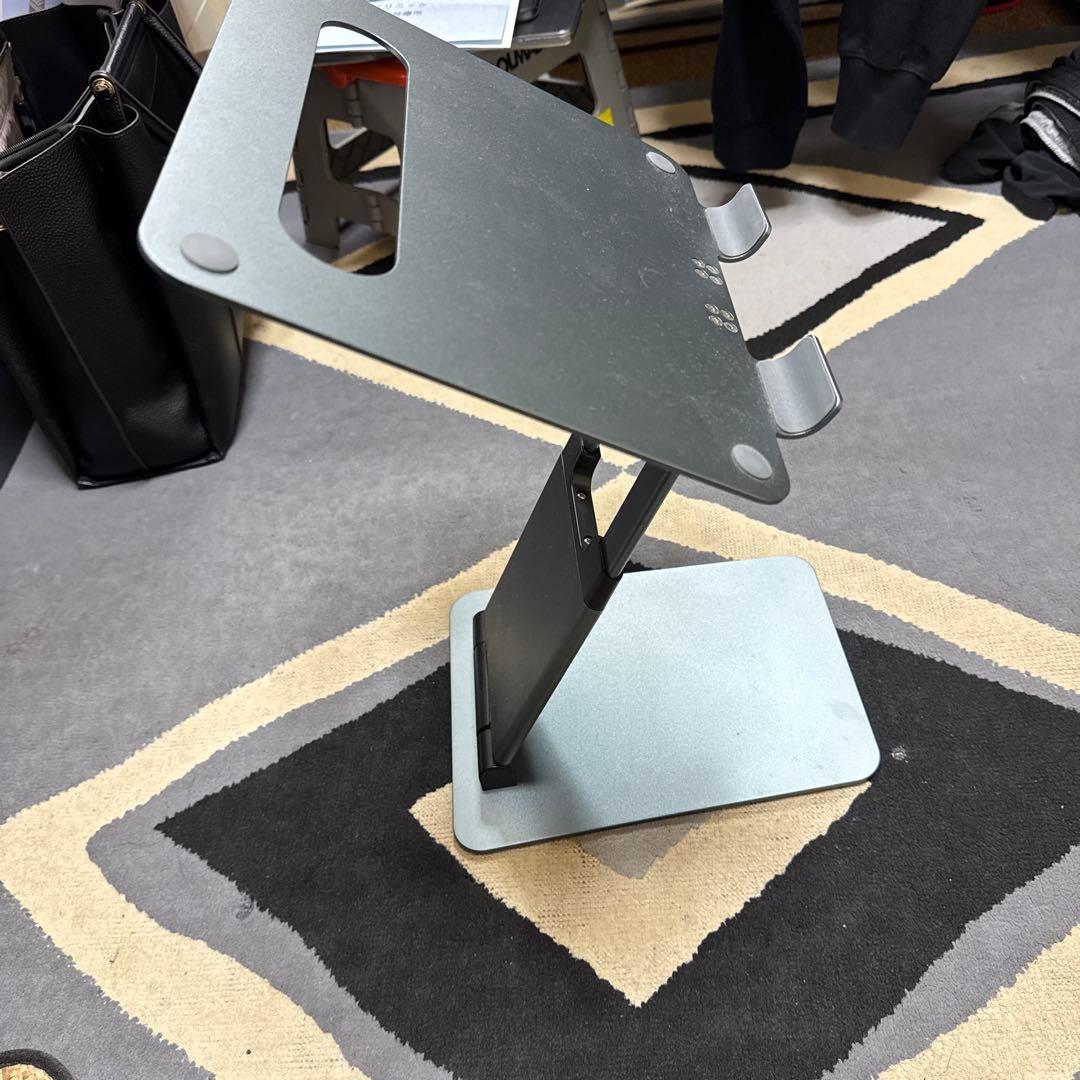 パソコンスタンド（17インチまで対応）