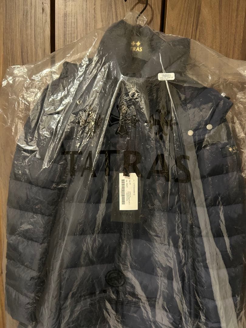 新品未使用TATRAS ネイビー ダウンジャケット