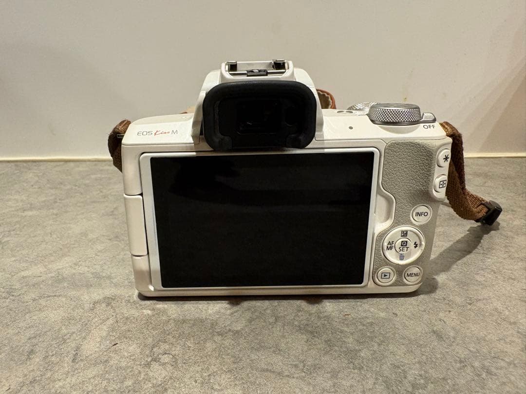 【あきら】Canon EOS Kiss M ホワイト