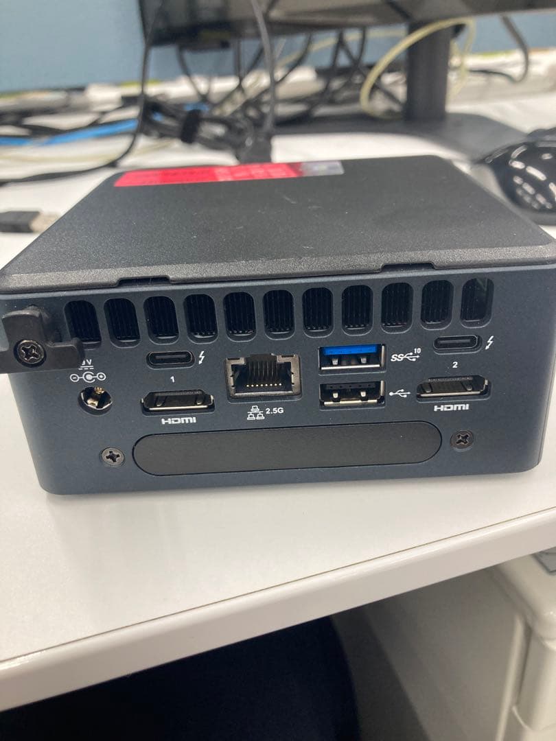 ミニパソコン　NUC 大容量1TB