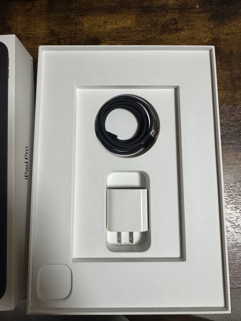 iPad Pro 11インチ 2025年モデルスペースグレー 本体 ほぼ未使用