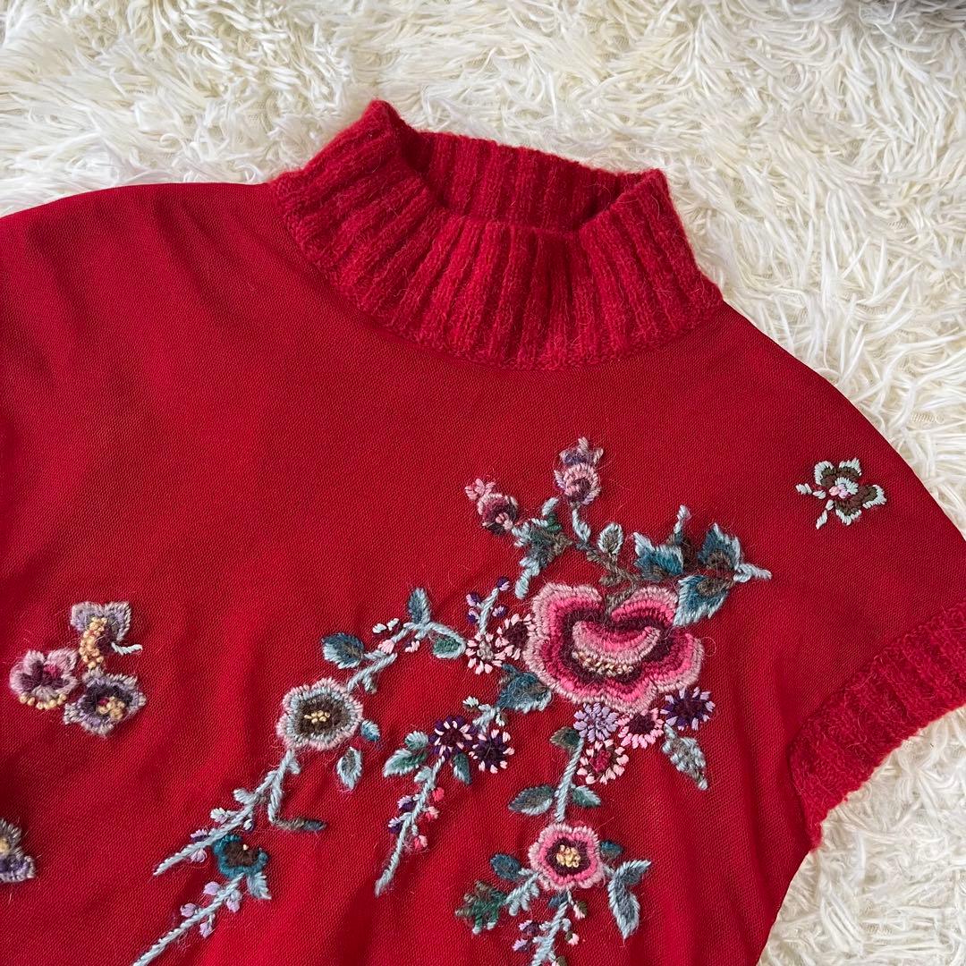 VIVIENNE TAM ヴィヴィアンタム　花柄　刺繍　半袖ニット　　赤