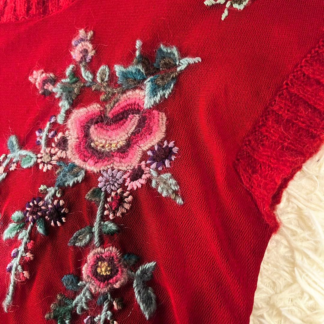 VIVIENNE TAM ヴィヴィアンタム　花柄　刺繍　半袖ニット　　赤