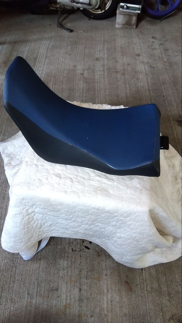 アフリカツイン純正ロアシート