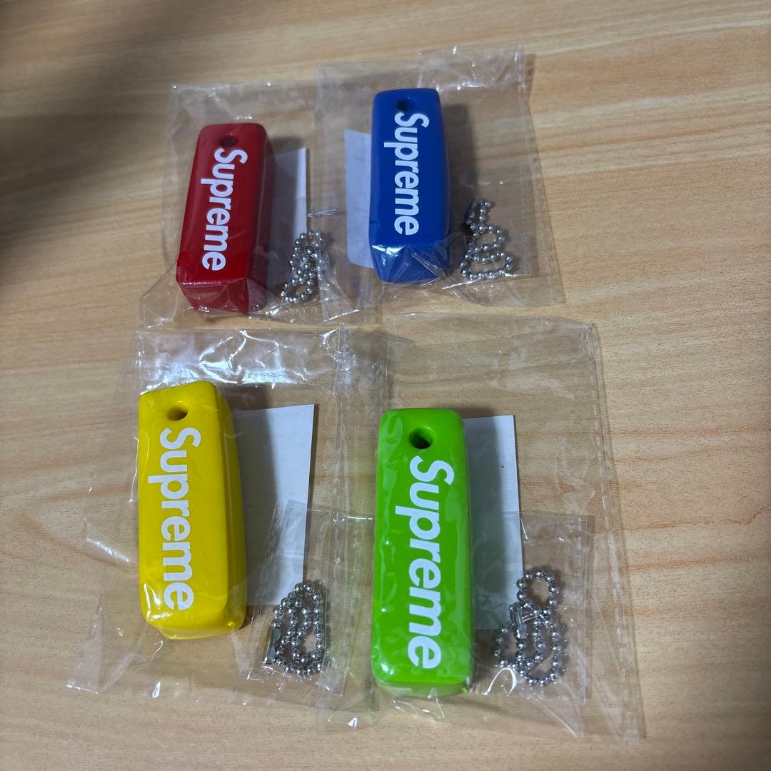 Supreme シュプリーム 23AW フローティング キーホルダー 4色セット