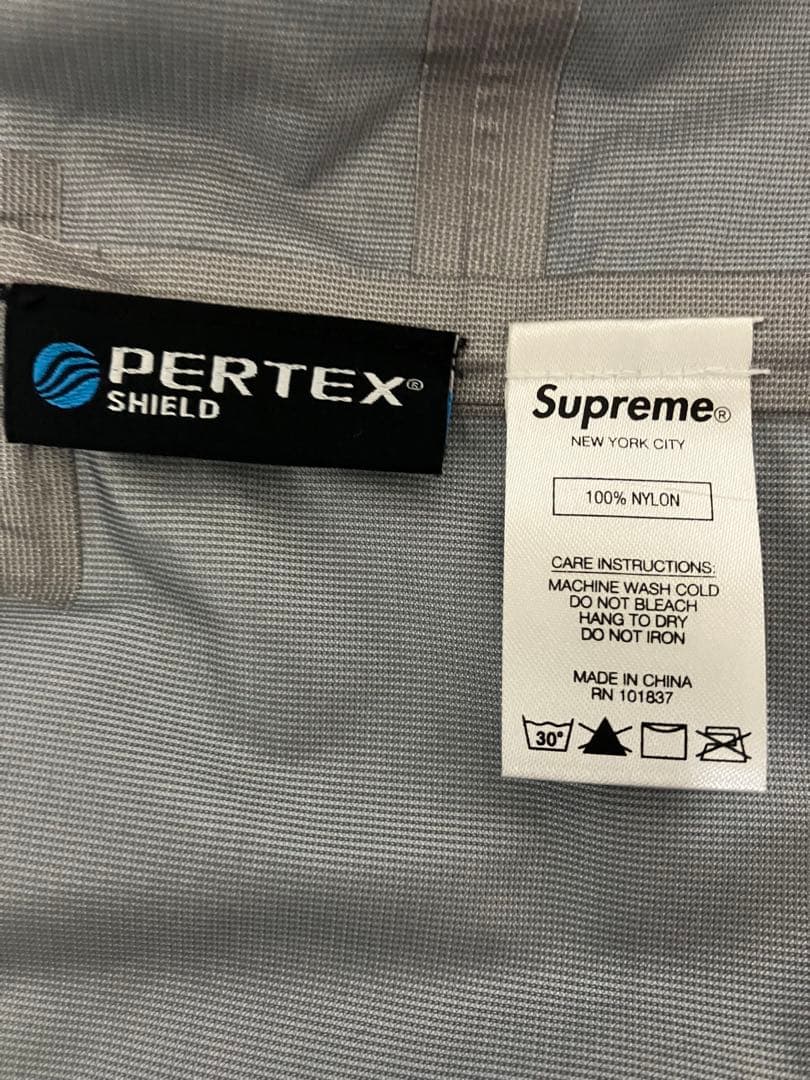 Supreme 黒 M ナイロンパーカー