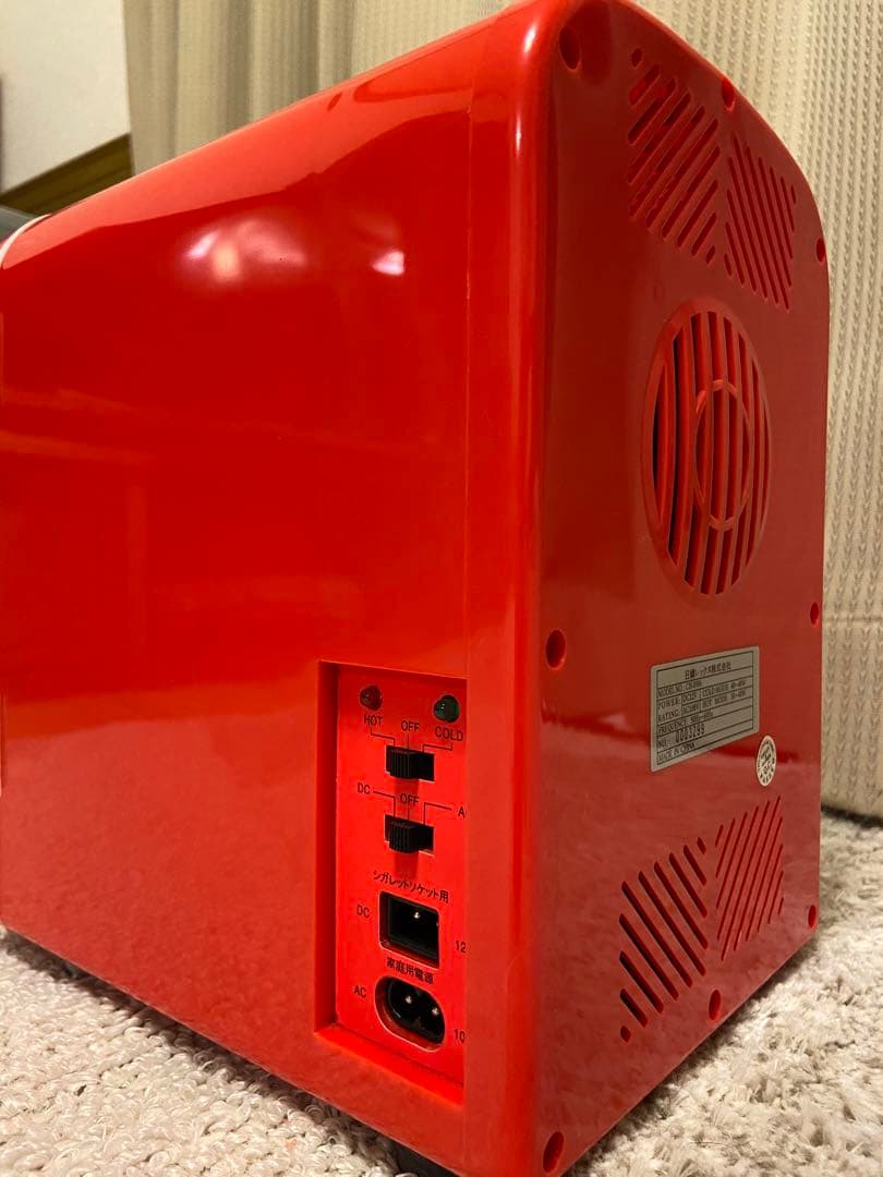 新品未使用、Hello Kitty ミニ冷蔵庫。保温機能付き。