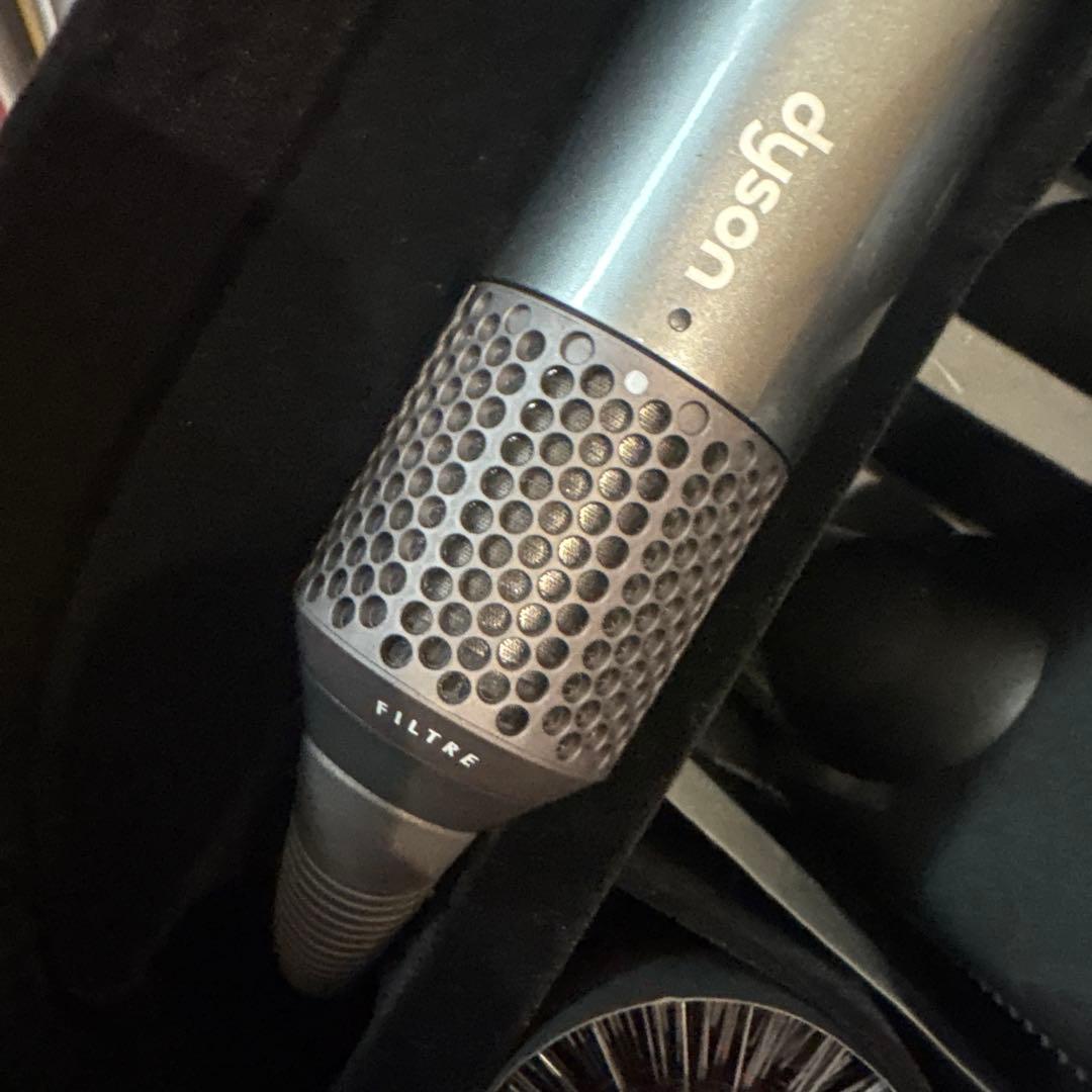 【動作確認済・美品】ダイソンドライヤー　RED