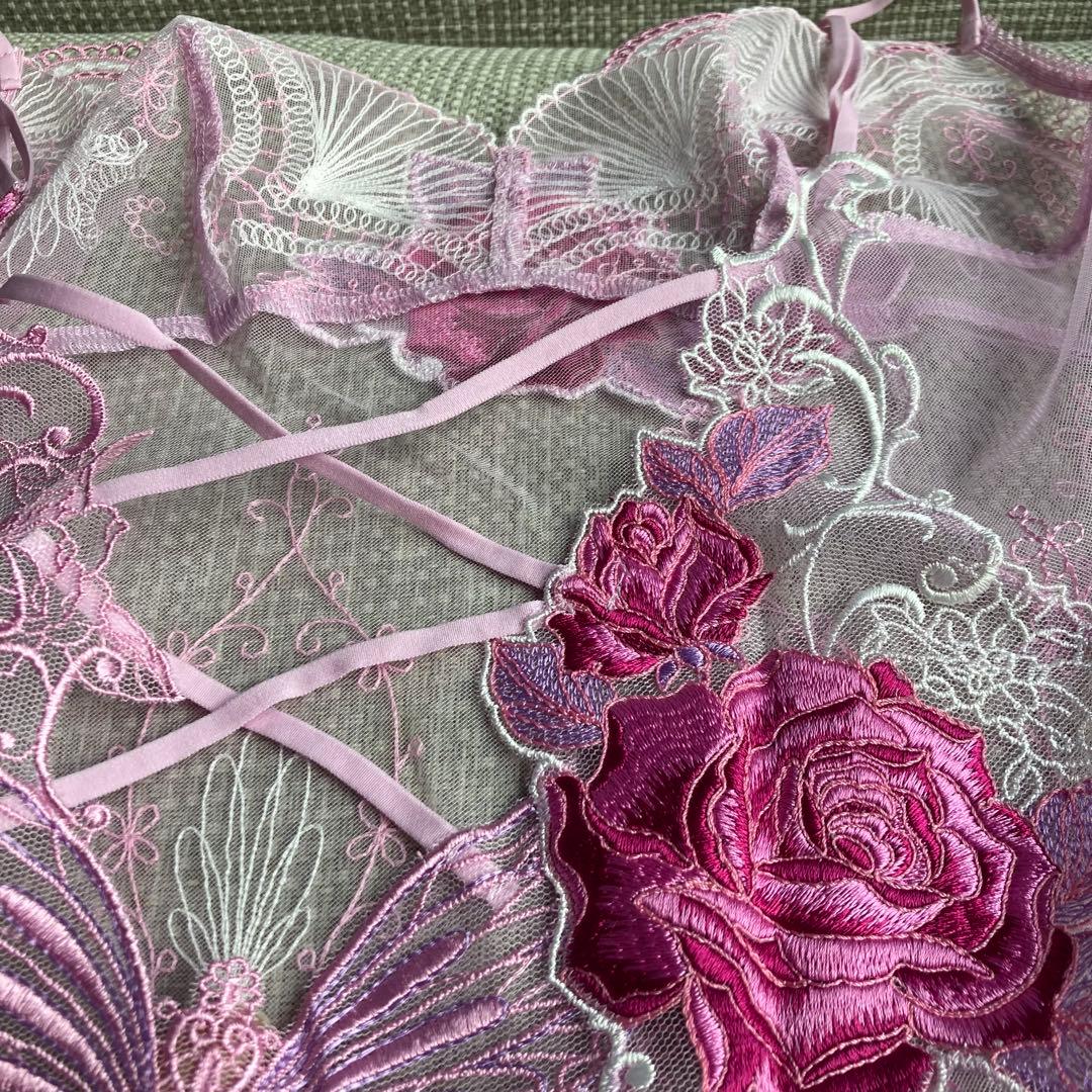 【新品】ワコール　サルート　キャミソール　ローズ　蝶々