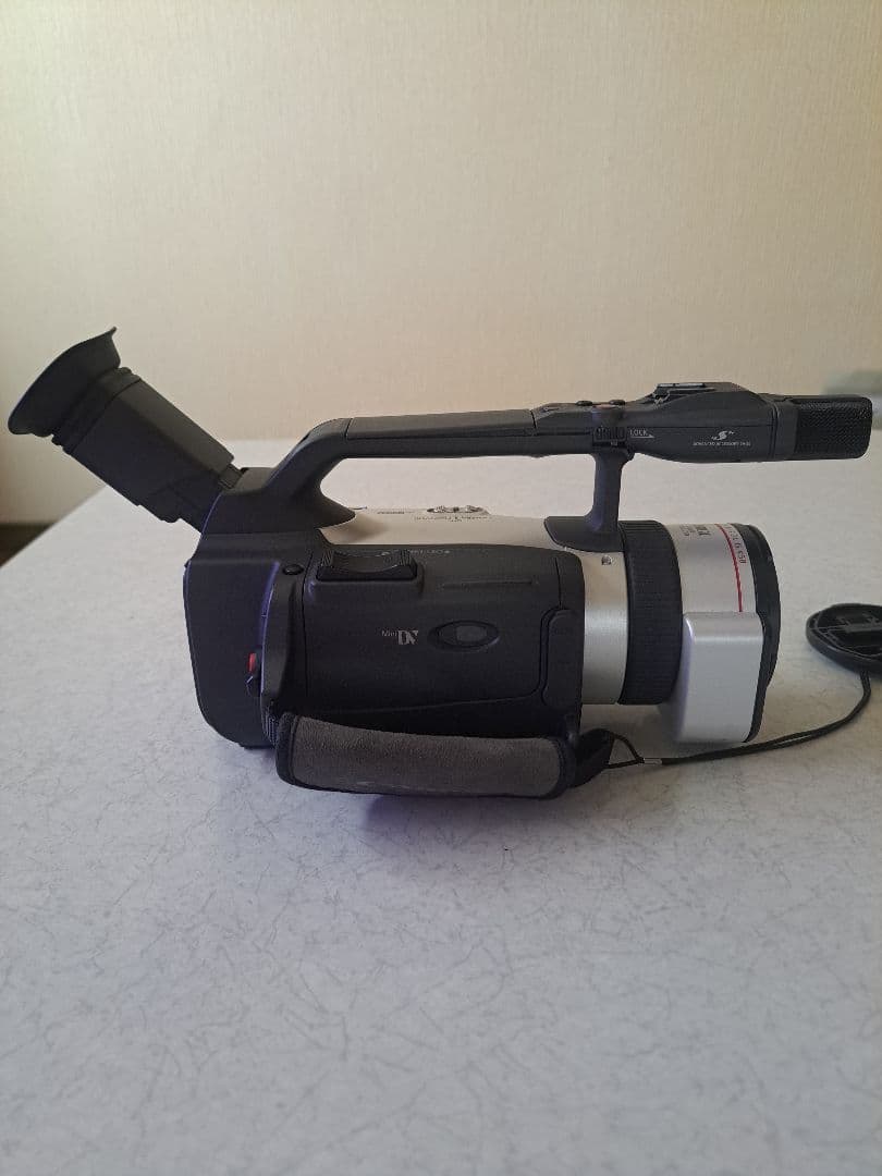 Canon ビデオカメラ本体 100倍ズーム 3ccd GL2 ジャンク品