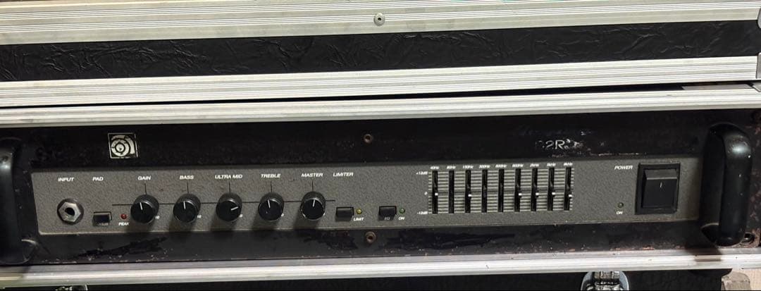 anpeg B2R ベースアンプ。