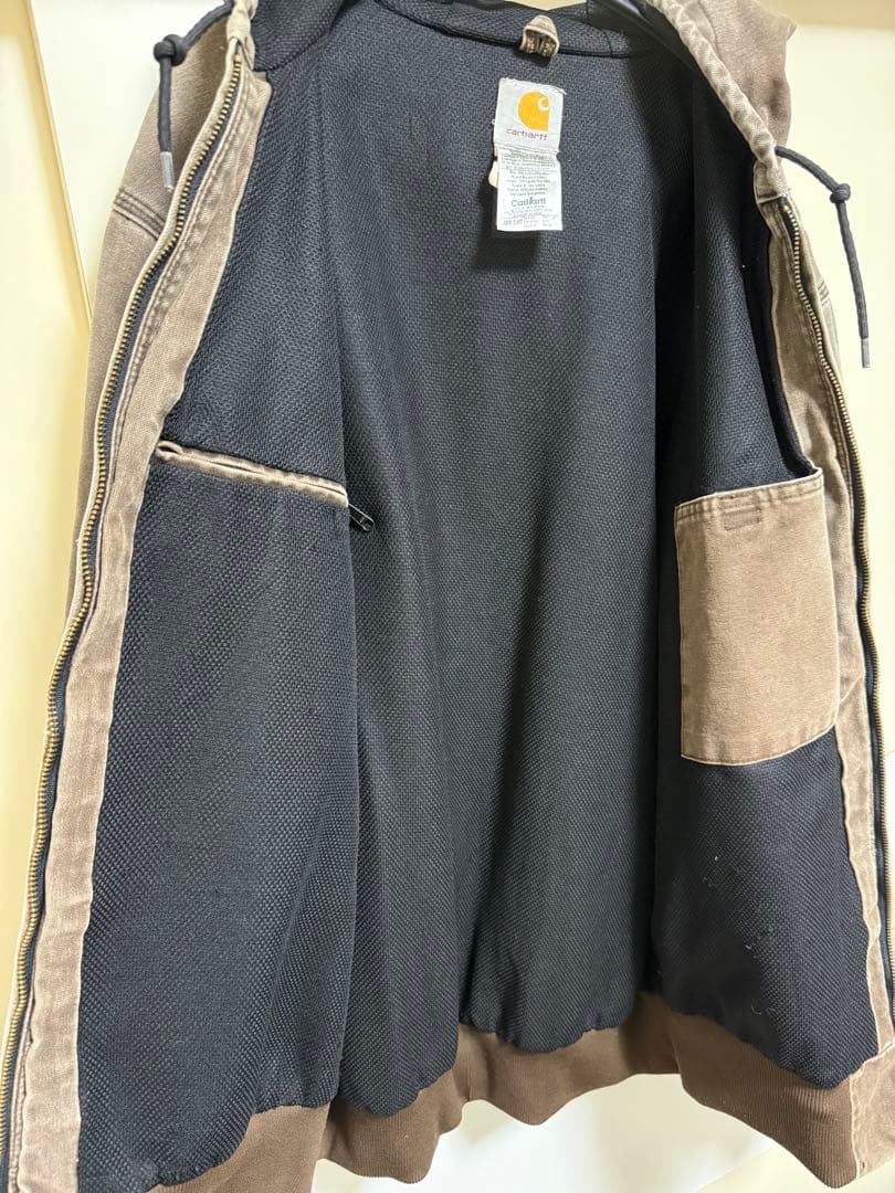 【人気】カーハートアクティブジャケット　ブラウン