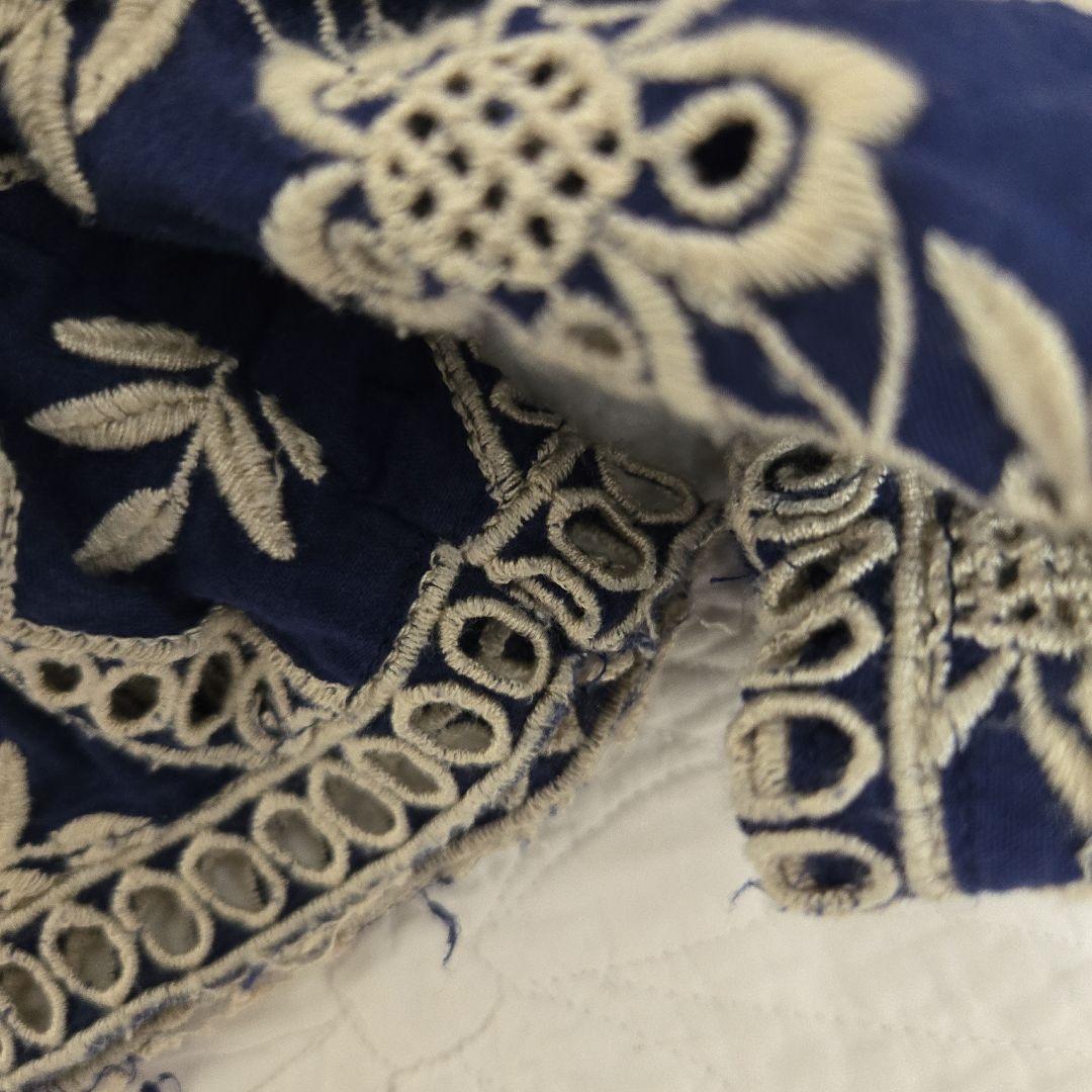 シーニューヨーク 刺繍入りネイビー長袖ブラウス