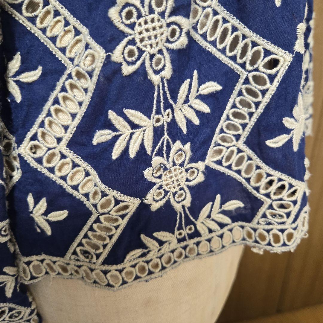 シーニューヨーク 刺繍入りネイビー長袖ブラウス