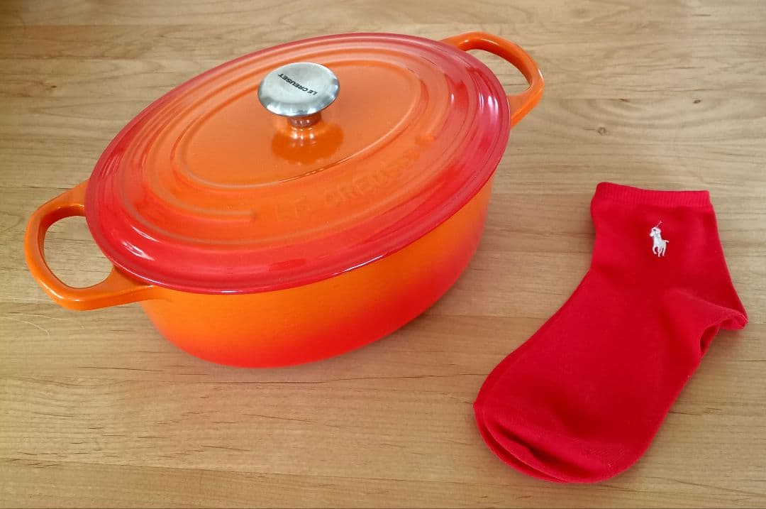 ル・クルーゼ シグニチャー ココット・オーバル 日本正規品と、おまけ 笑