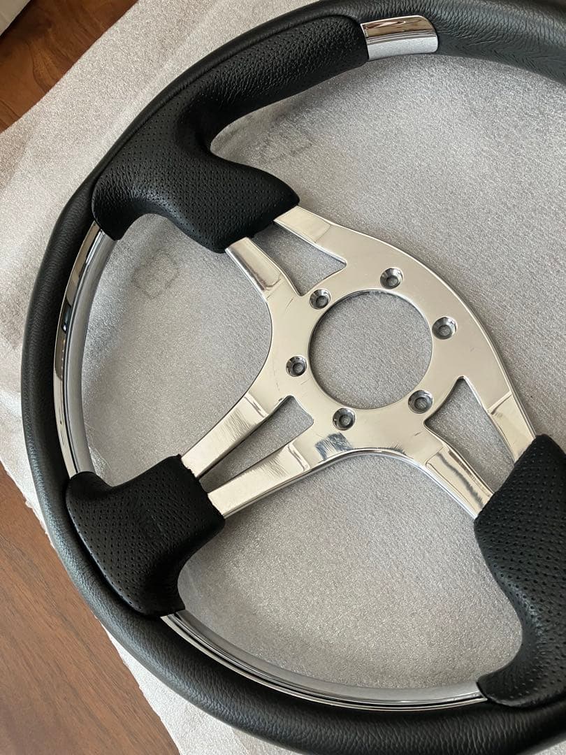 オッサレ番長です。【NARDI（ナルディ）　L（35φ）】