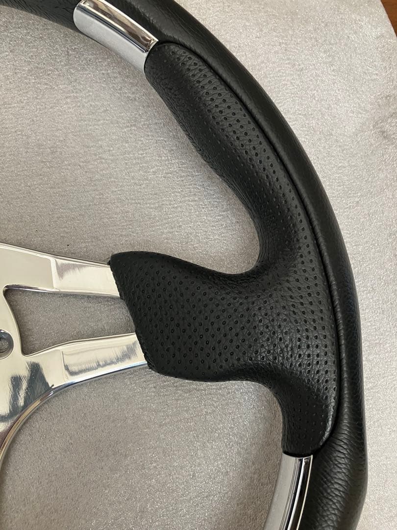 オッサレ番長です。【NARDI（ナルディ）　L（35φ）】