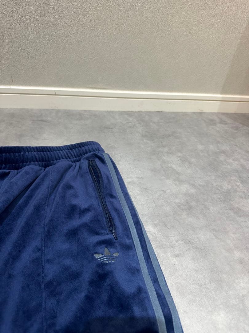 adidas ベロアトラックセットアップ　インディゴ