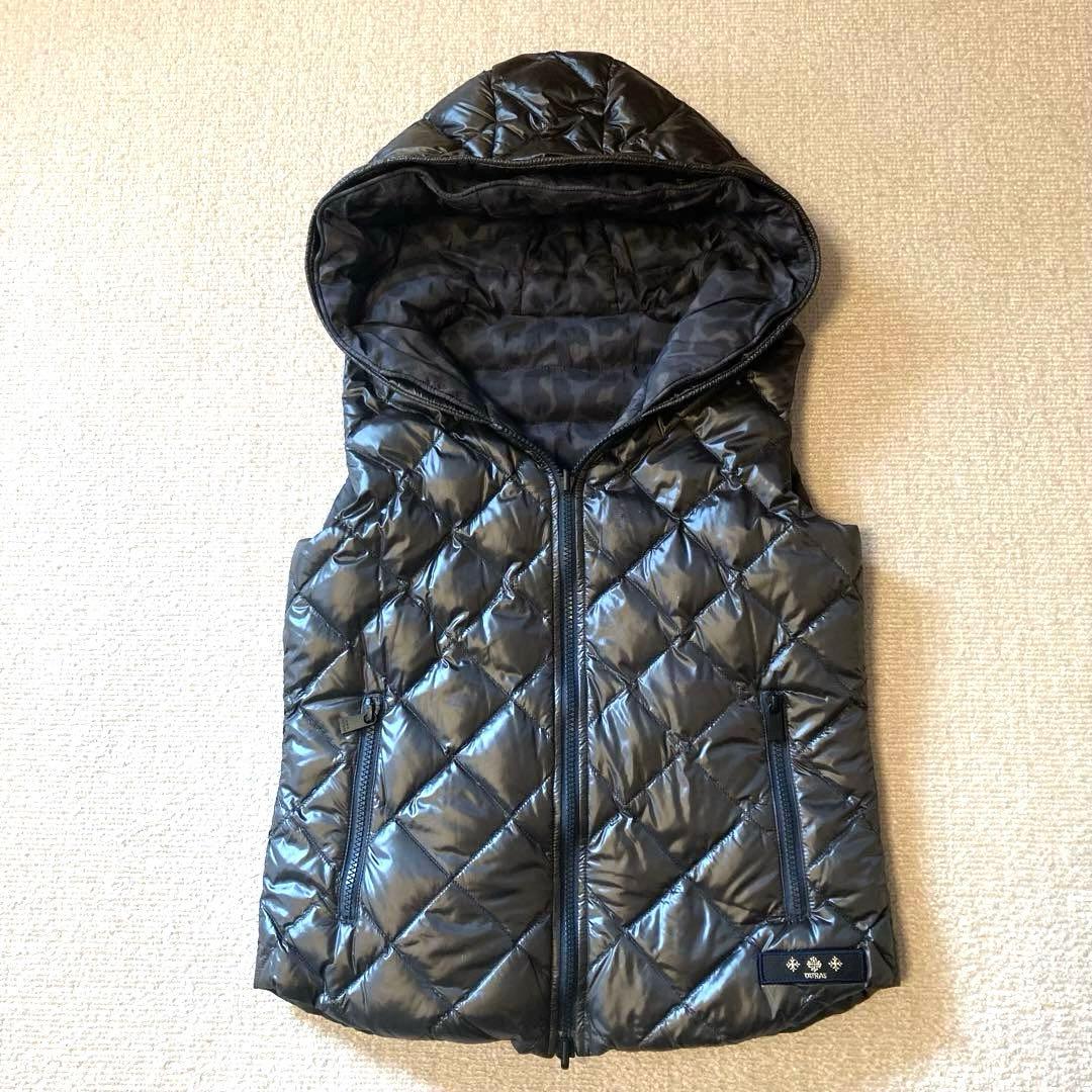 美品❣️TATRASリバーシブル　ダウンベスト　２WAY　グレージュ　レオパード