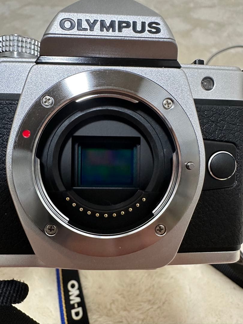 OLYMPUS ミラーレス一眼カメラ OM-D E-M10 Mark II