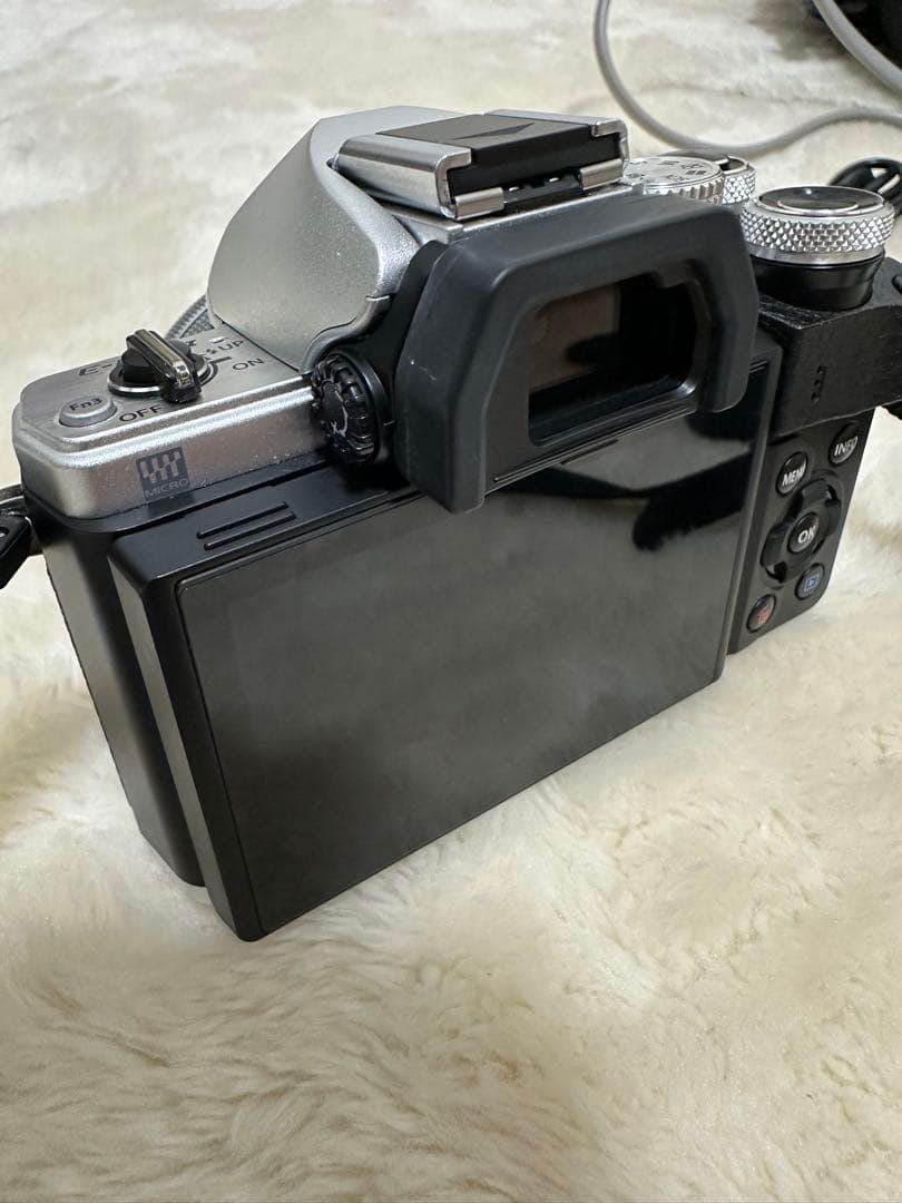 OLYMPUS ミラーレス一眼カメラ OM-D E-M10 Mark II