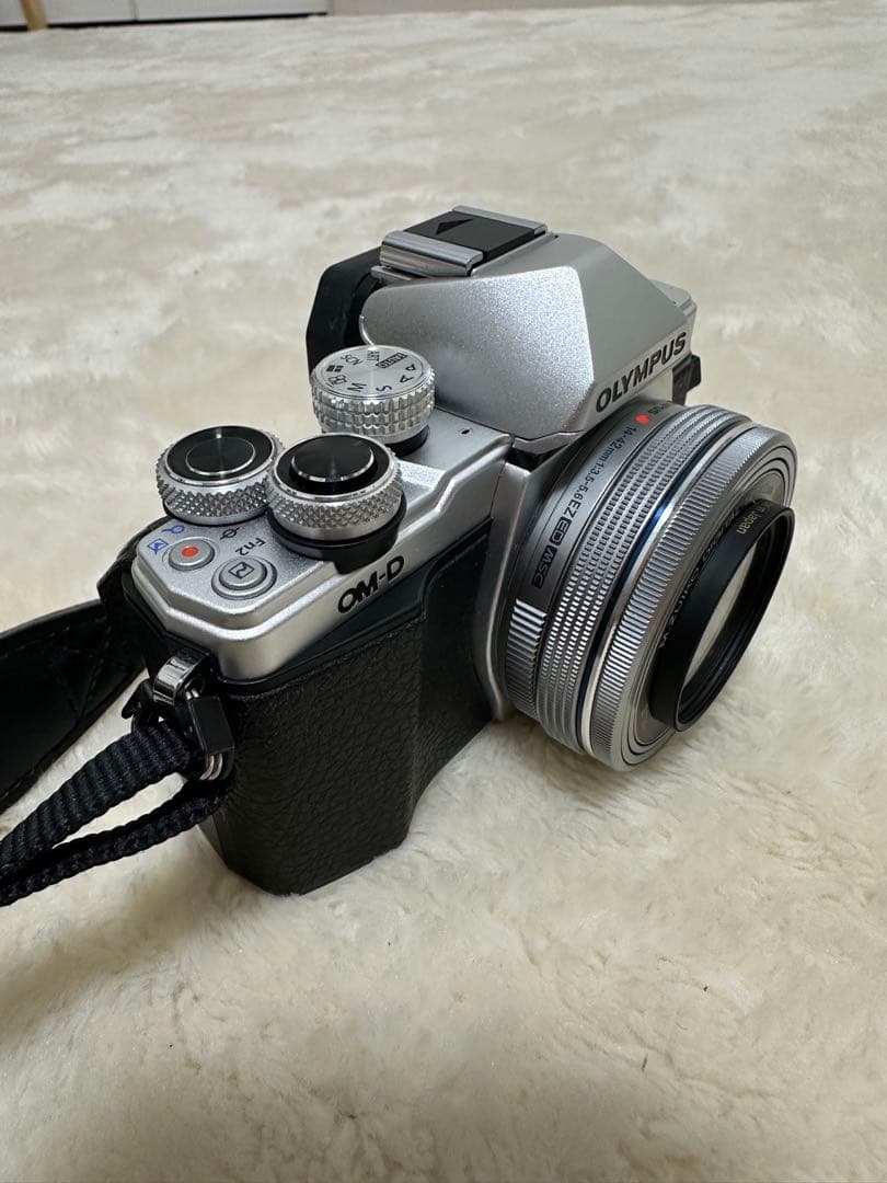 OLYMPUS ミラーレス一眼カメラ OM-D E-M10 Mark II