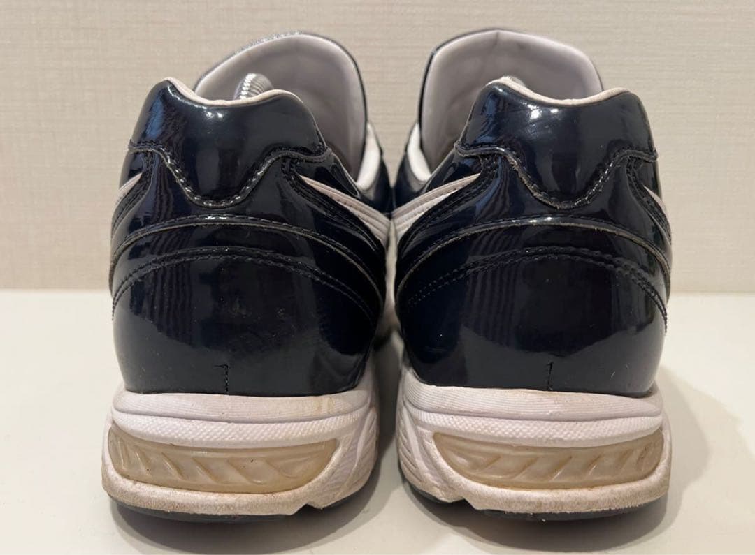 asics ネイビー トレーニングシューズ