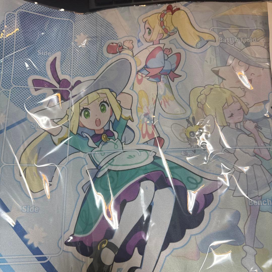 ポケモンカードプレイマット『おしゃれを楽しむリーリエ(ポケモンマスターズEX)』