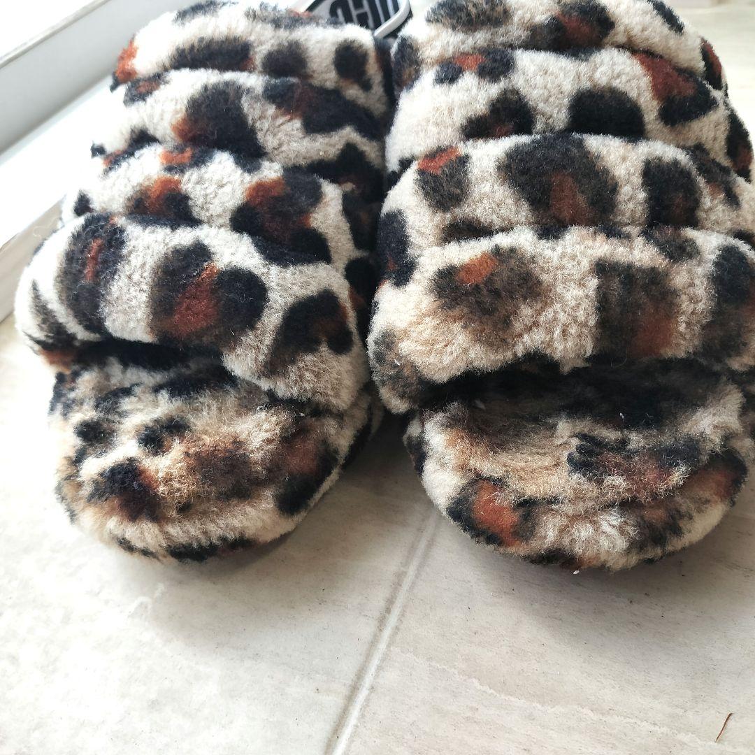 UGG　ヒョウ柄　ファーサンダル