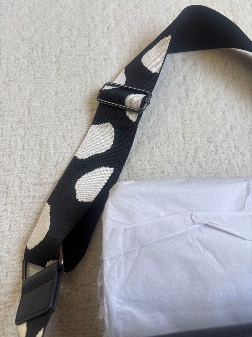 ear PAPILLONNER 本革　ボディバック