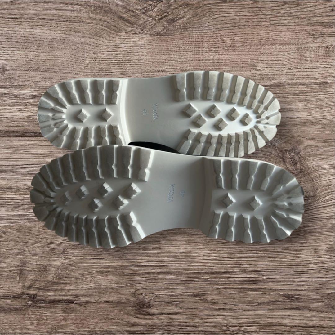 VIVAIA ビバイア　アーモンドトゥプラットフォームトラックソールローファー