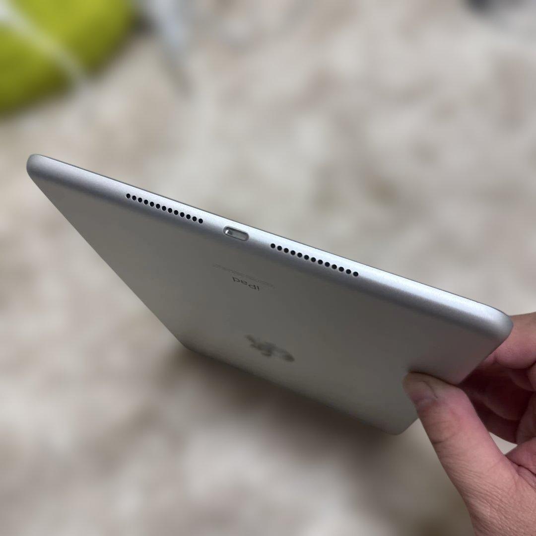 Apple iPad 第7世代セルラー版　SIMフリーA2198 シルバー美品
