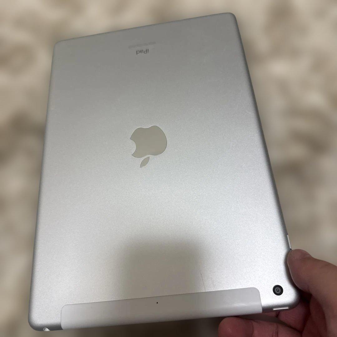 Apple iPad 第7世代セルラー版　SIMフリーA2198 シルバー美品