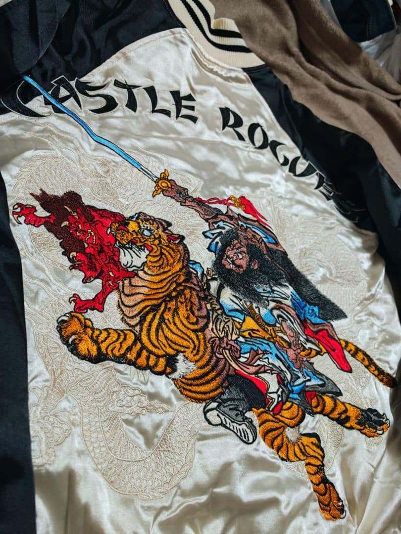 ROGUES 未使用近い 日本限定虎 スカジャン unisex サテン