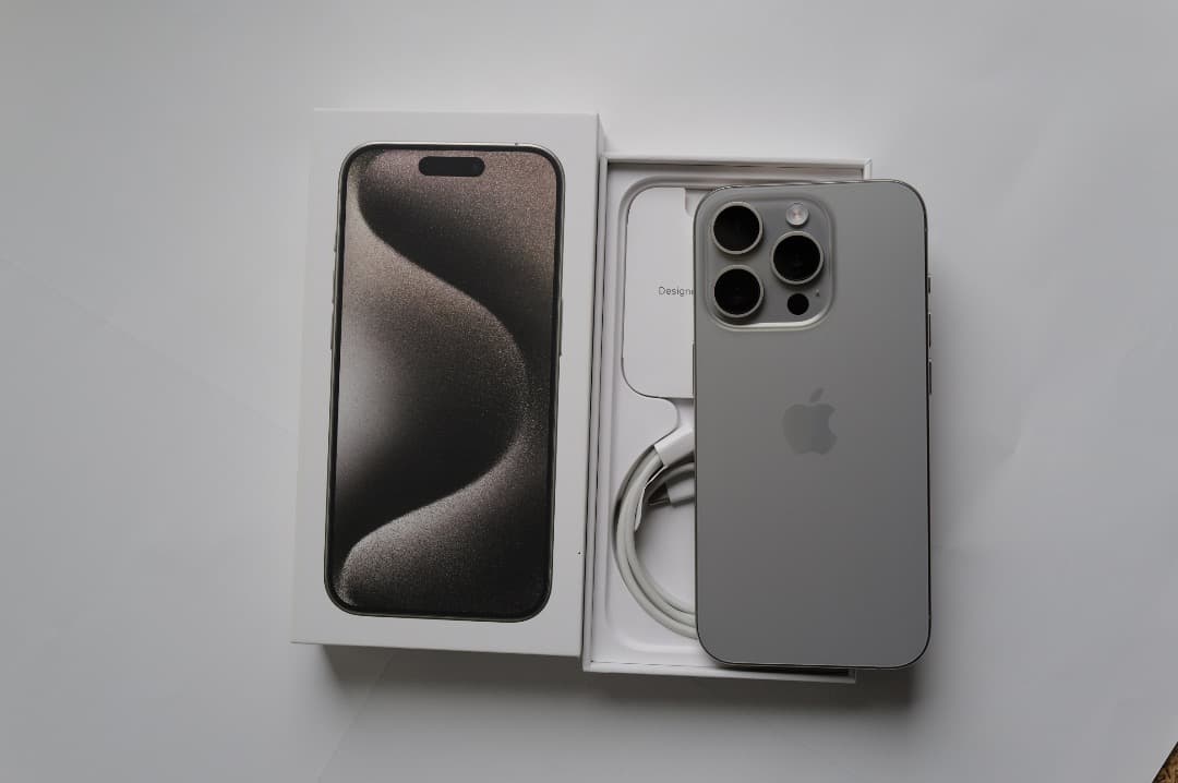 超美品 iPhone 15 Pro ナチュラルチタン 256GB Simフリー